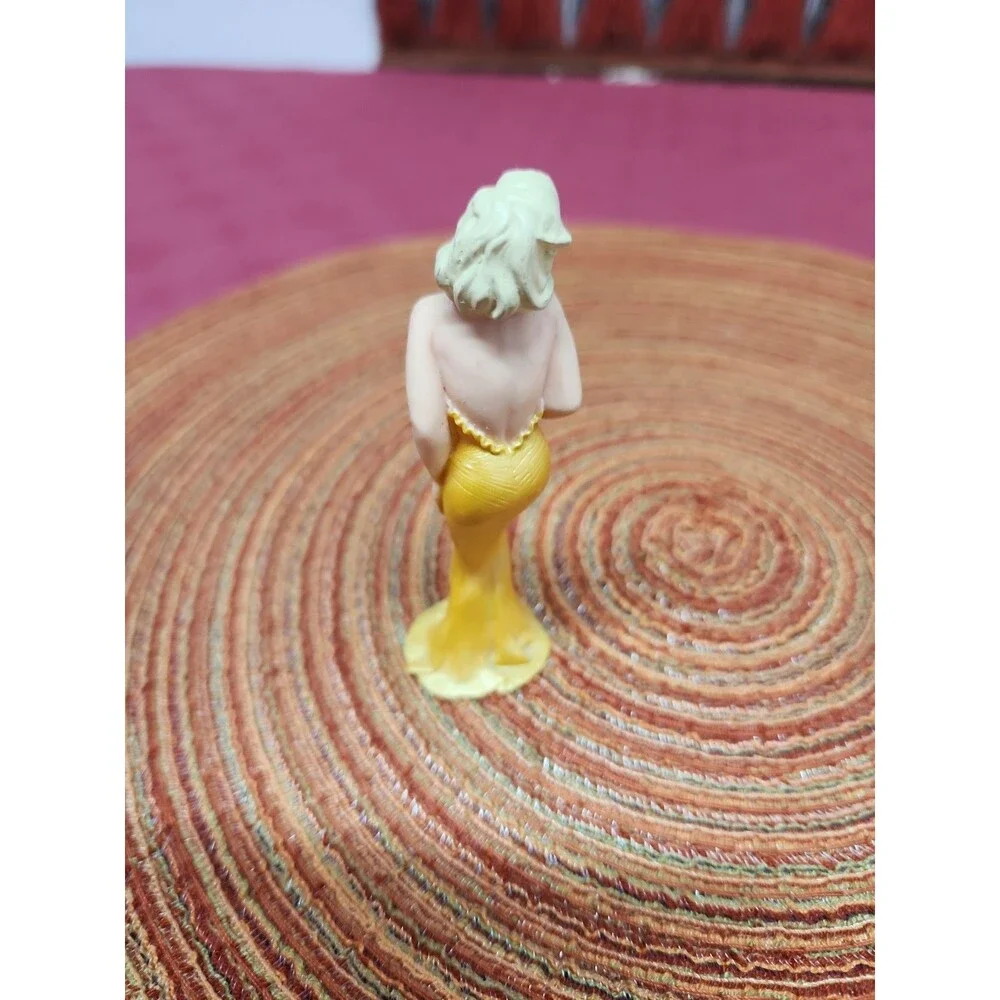 Vintage Marilyn Monroe Cake Topper/ Figurine 1990 Blonde Bombshell Golden Gown
